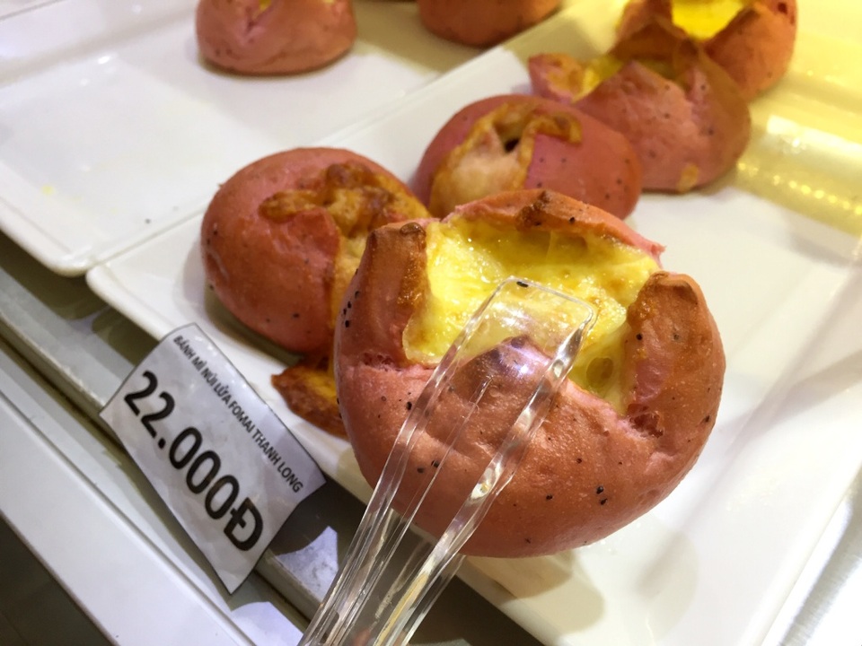 Bánh mì thanh long sầu riêng “cháy hàng”, có tiền chưa chắc mua được - 4