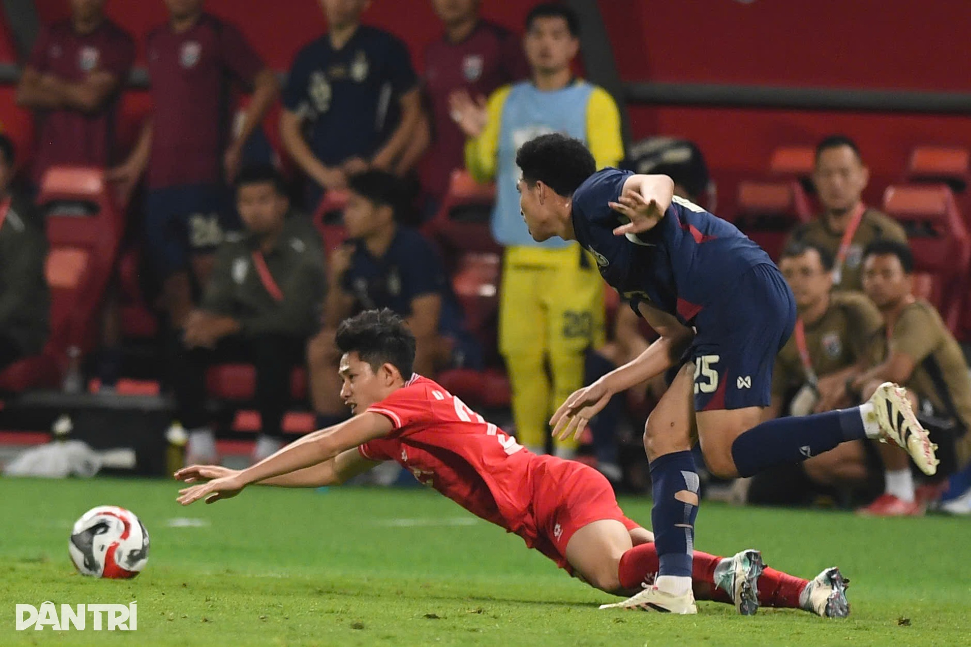 Hình ảnh tuyển Việt Nam vô địch AFF Cup 2024 đầy thuyết phục trước Thái Lan - 10 Hình ảnh tuyển Việt Nam vô địch AFF Cup 2024 đầy thuyết phục trước Thái Lan - 10