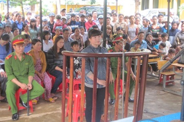 Mẹ kế hành hạ con riêng, chém chồng khâu 50 mũi