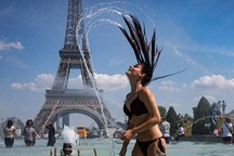 Châu Âu hứng nắng nóng vượt 40 độ C, mặt đường “như nổ bong bóng”