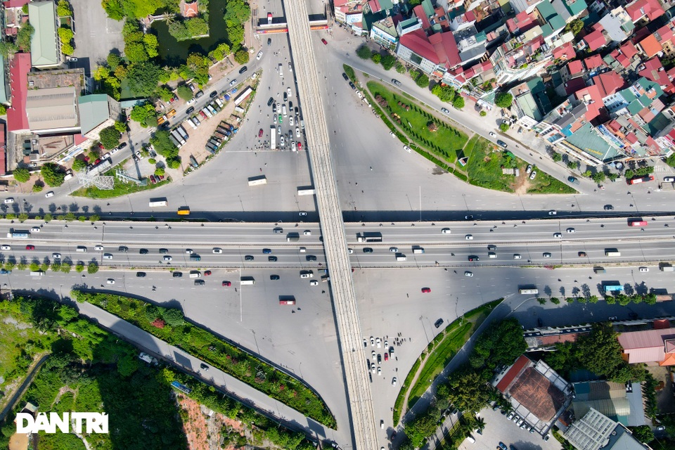 Những nút giao thông Hà Nội ngày nào cũng tắc bất ngờ vắng vẻ giờ cao điểm - 1 Những nút giao thông Hà Nội ngày nào cũng tắc bất ngờ vắng vẻ giờ cao điểm - 1
