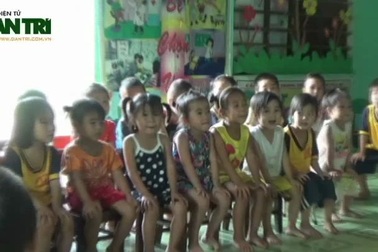 Thiếu phòng học, cô trò phải “tá túc” ở nhà văn hóa thôn