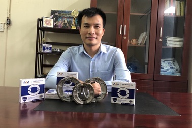 Má phanh xe được làm từ… bã cà phê