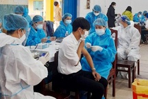 Nhà trường thông báo "học sinh không tiêm vaccine không được vào học"