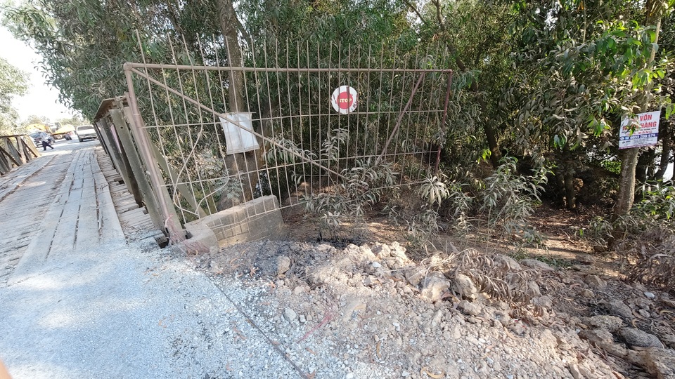 Gấp rút điều tra nguyên nhân đường 80 tỉ chưa hoàn công đã sụt lún nghiêm trọng - 2