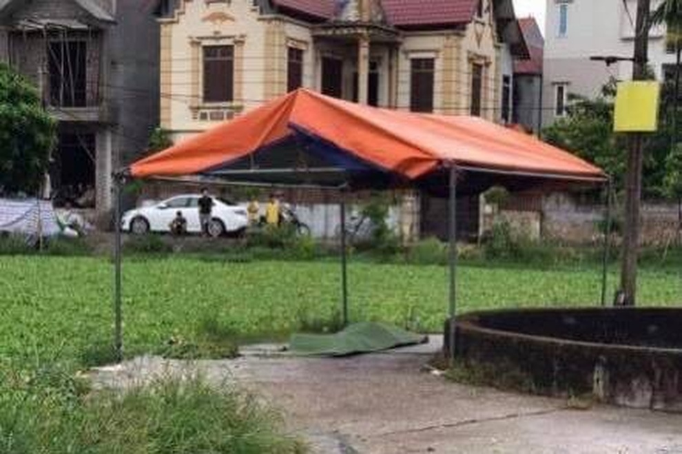 Hà Nội: Phát hiện thi thể phụ nữ dưới giếng nước - 1 Hà Nội: Phát hiện thi thể phụ nữ dưới giếng nước - 1
