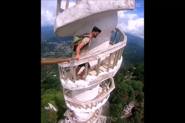 Cầu thang không dành cho những người sợ độ cao