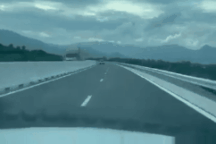 Tước bằng 6 tháng nữ tài xế ô tô đi ngược chiều cao tốc Nha Trang - Cam Lâm