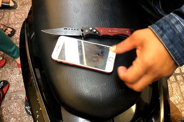 “Hiệp sĩ” Bình Dương tóm gọn 2 tên cướp giật điện thoại