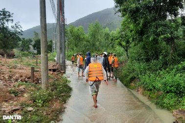 3 cha con bị lũ cuốn tử nạn trong đêm