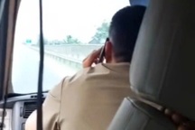 Tài xế dùng điện thoại trên cao tốc, bị khách phản ánh tới Cục trưởng CSGT