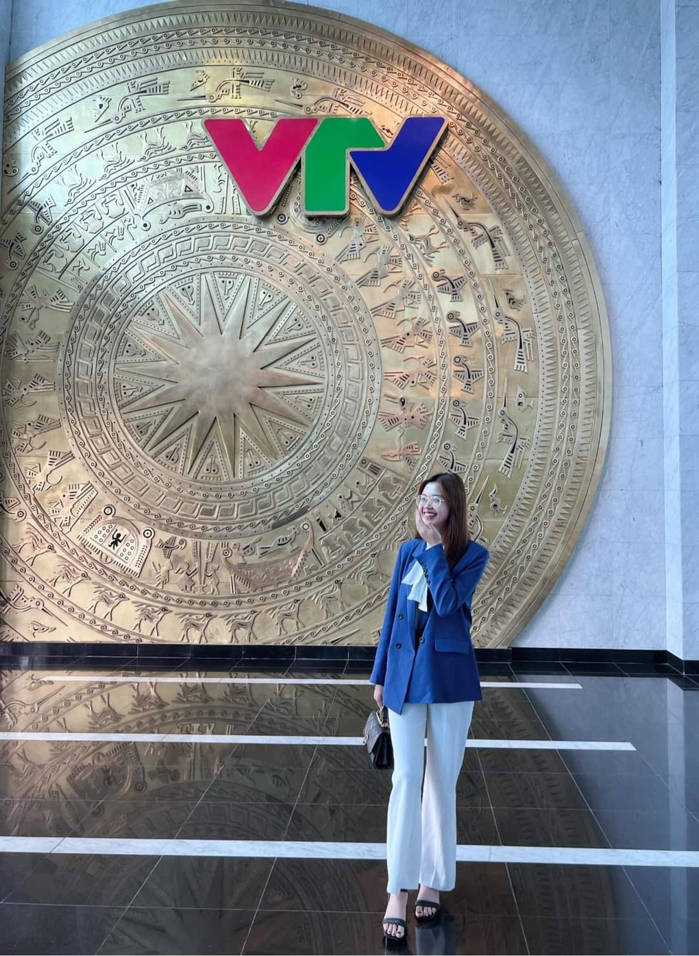 Nữ sinh xinh đẹp nhận làm chị nuôi của trẻ em vùng cao - 2 Nữ sinh xinh đẹp nhận làm chị nuôi của trẻ em vùng cao - 2