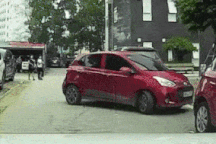 Pha đỗ xe "cồng kềnh" của tài xế và cái kết không khỏi ngao ngán