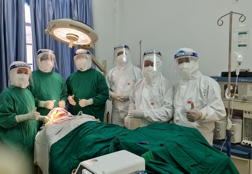 TPHCM: Cấp cứu thành công bệnh nhân tai nạn nặng trong khu cách ly Covid-19 - 3 TPHCM: Cấp cứu thành công bệnh nhân tai nạn nặng trong khu cách ly Covid-19 - 3