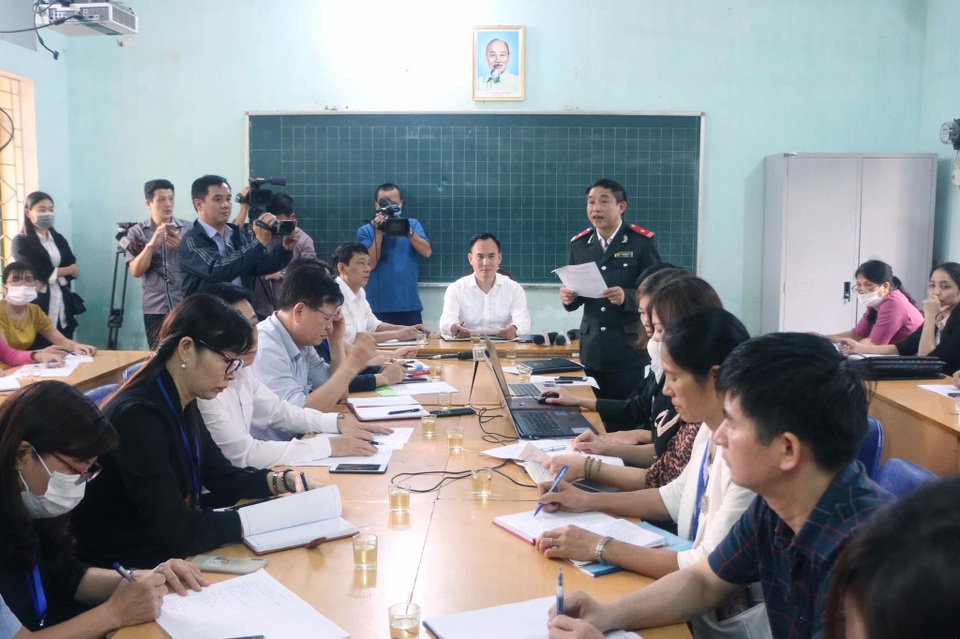 Vụ cô giáo tố bị trù dập vì chống tiêu cực: Bộ GDĐT chỉ đạo nóng - 1 Vụ cô giáo tố bị trù dập vì chống tiêu cực: Bộ GDĐT chỉ đạo nóng - 1