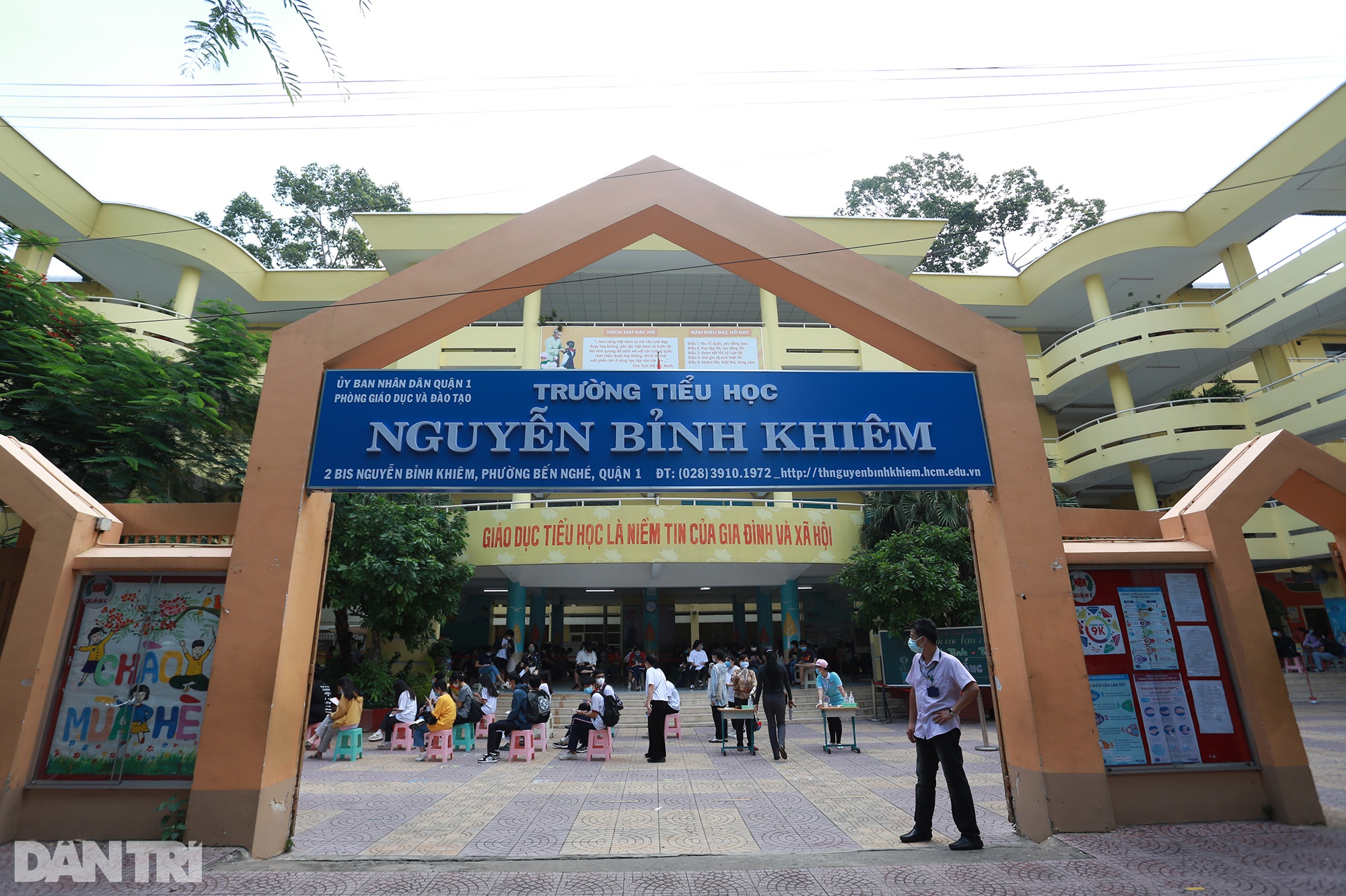 Xét nghiệm Covid-19 cho 110.000 sĩ tử TPHCM trước kỳ thi tốt nghiệp THPT - 1 Xét nghiệm Covid-19 cho 110.000 sĩ tử TPHCM trước kỳ thi tốt nghiệp THPT - 1