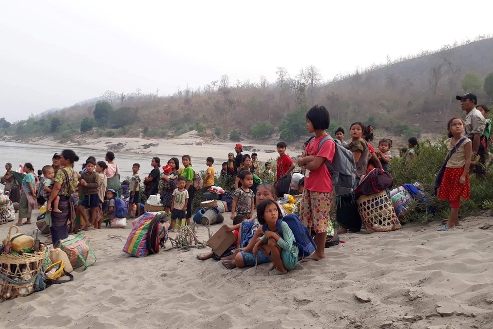 1.000 người Myanmar tháo chạy khỏi đất nước trong một ngày - 1 1.000 người Myanmar tháo chạy khỏi đất nước trong một ngày - 1