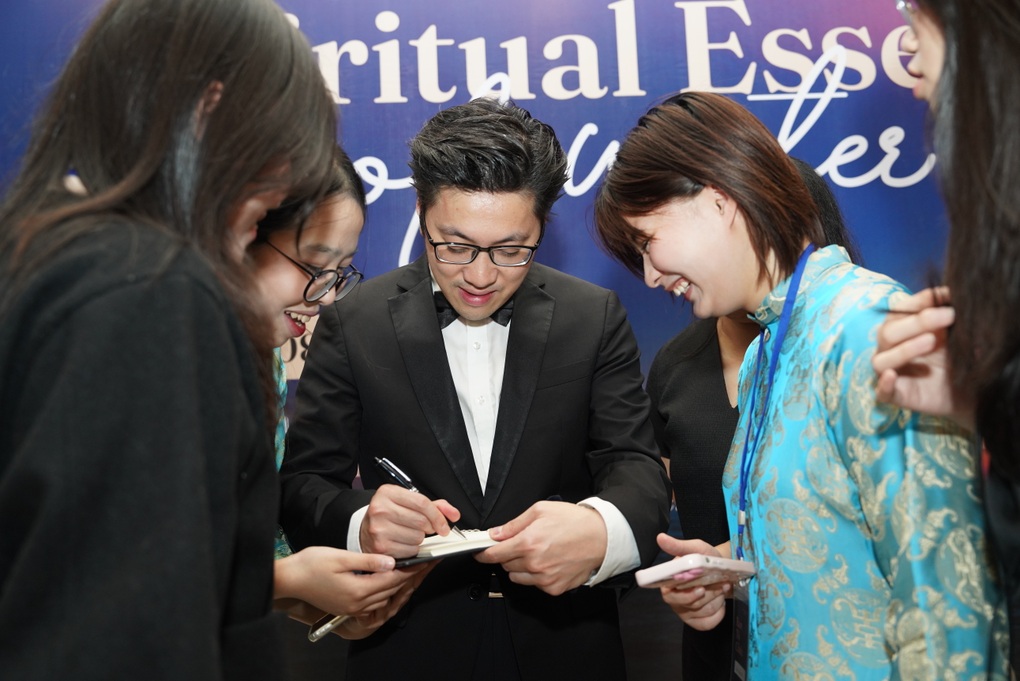 Nghệ sĩ Lưu Hồng Quang độc tấu 3 bản nhạc kinh điển - 3 Nghệ sĩ Lưu Hồng Quang độc tấu 3 bản nhạc kinh điển - 3