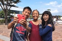 Sĩ Thanh gặp người Việt tại Nhật Bản