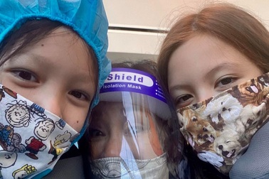 Hồng Nhung chia sẻ hình ảnh đầu tiên khi về Việt nam sau 5 tháng kẹt tại Mỹ