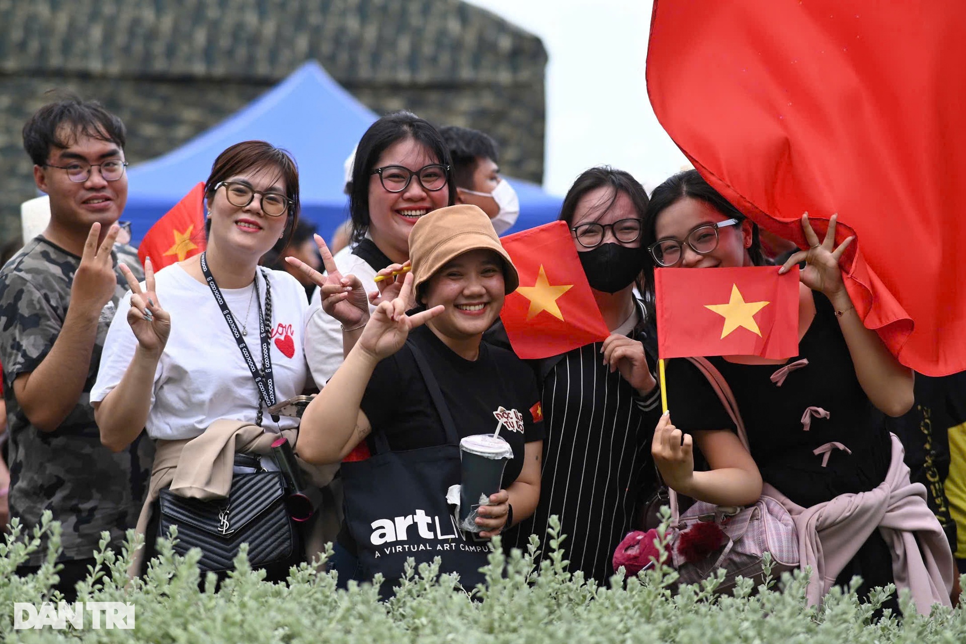 Biển người chờ xem sơ duyệt diễu binh, diễu hành ở TPHCM - 19 Biển người chờ xem sơ duyệt diễu binh, diễu hành ở TPHCM - 19