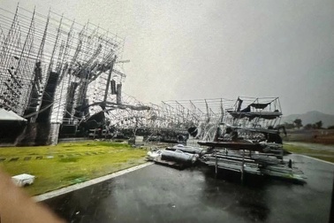 Sập sân khấu ca nhạc ở Quảng Ninh, ban tổ chức thông báo hoãn đêm diễn