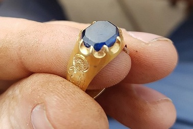 Tìm thấy nhẫn quý trong khu rừng của Robin Hood