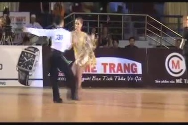 Phan Hiển đẹp đôi bên Khánh Thy