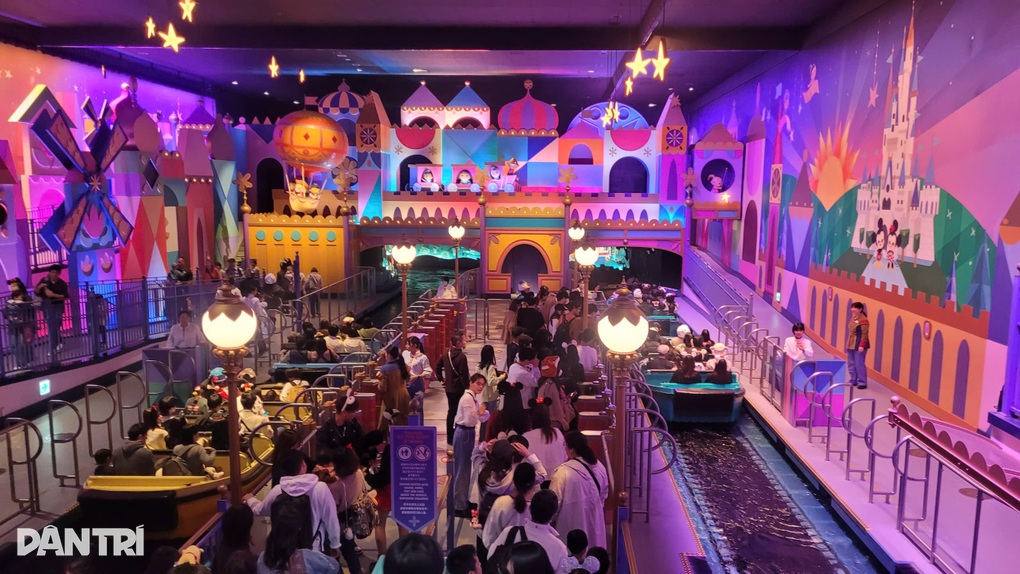 Lạc vào Tokyo Disneyland mùa lễ hội, du khách Việt say mê trải nghiệm - 2 Lạc vào Tokyo Disneyland mùa lễ hội, du khách Việt say mê trải nghiệm - 2