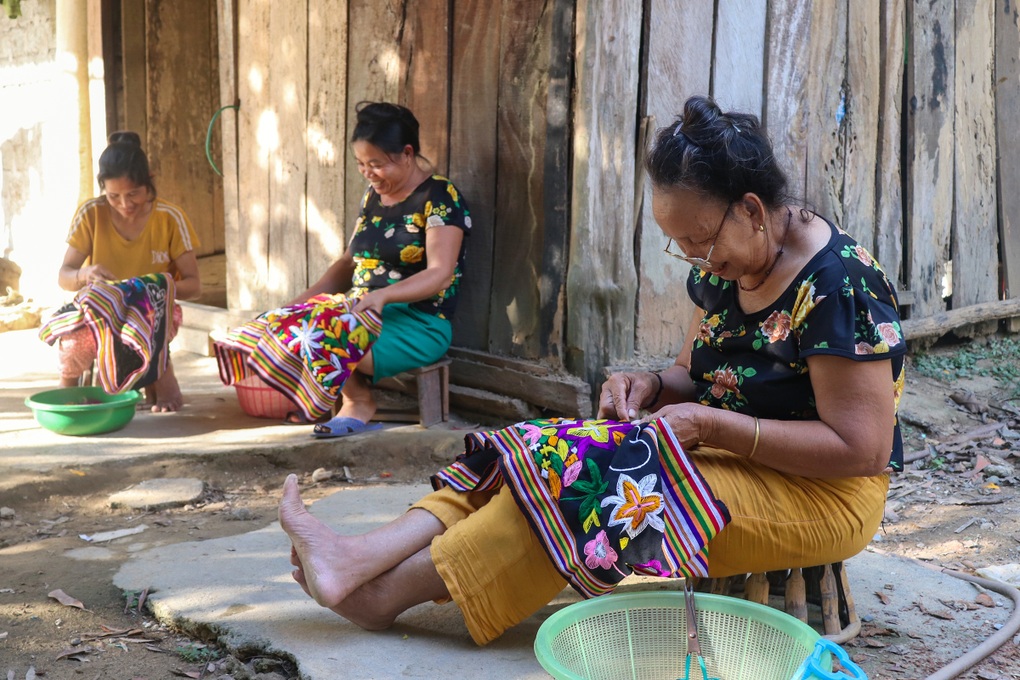 Sự thay đổi văn hóa của đồng bào rất ít người ở Nghệ An - 1 Sự thay đổi văn hóa của đồng bào rất ít người ở Nghệ An - 1