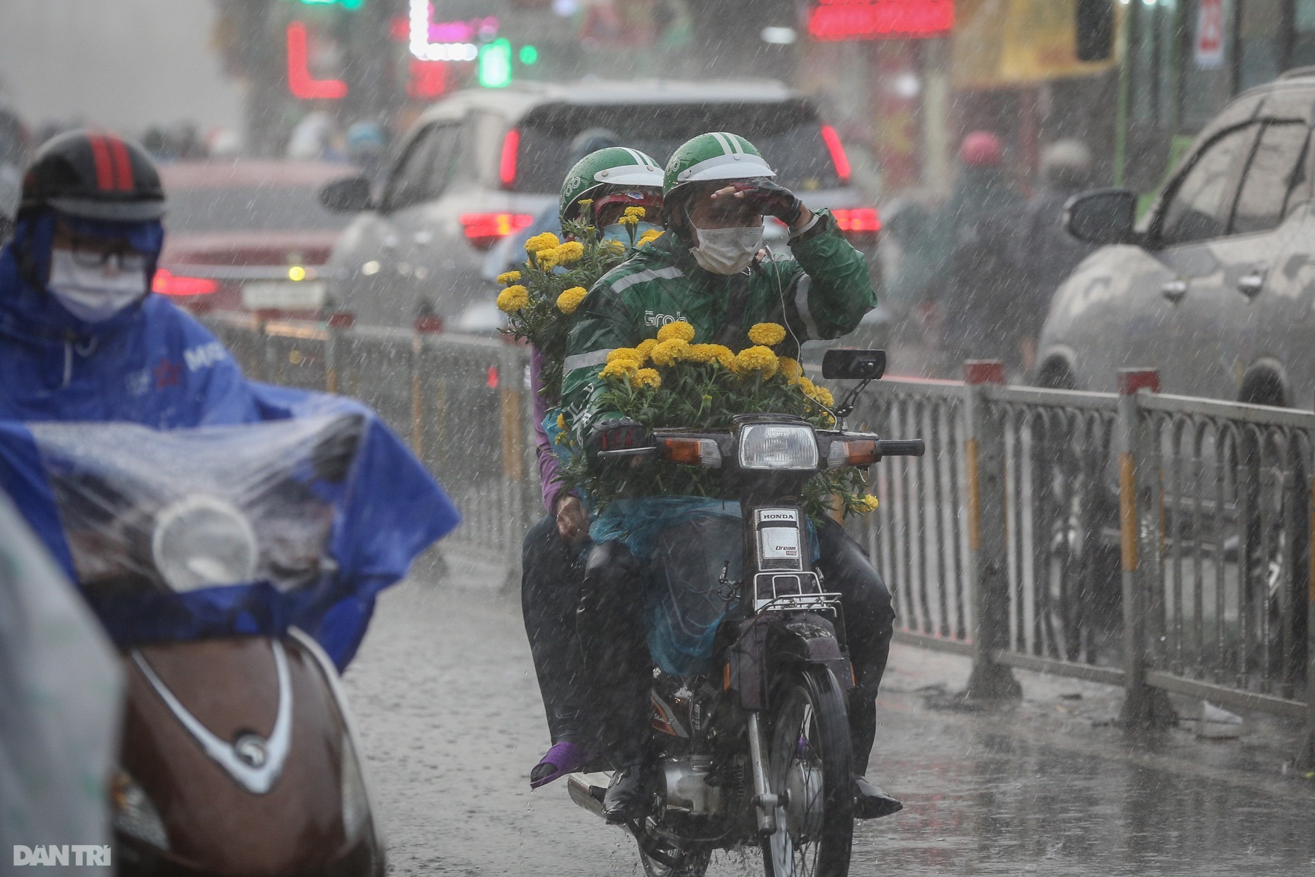 Nhiều tuyến đường ở TPHCM kẹt xe nghiêm trọng ngày giáp Tết - 11 Nhiều tuyến đường ở TPHCM kẹt xe nghiêm trọng ngày giáp Tết - 11
