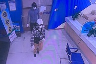 Công bố hình ảnh 2 đối tượng dùng súng cướp ngân hàng BIDV tại Hà Nội