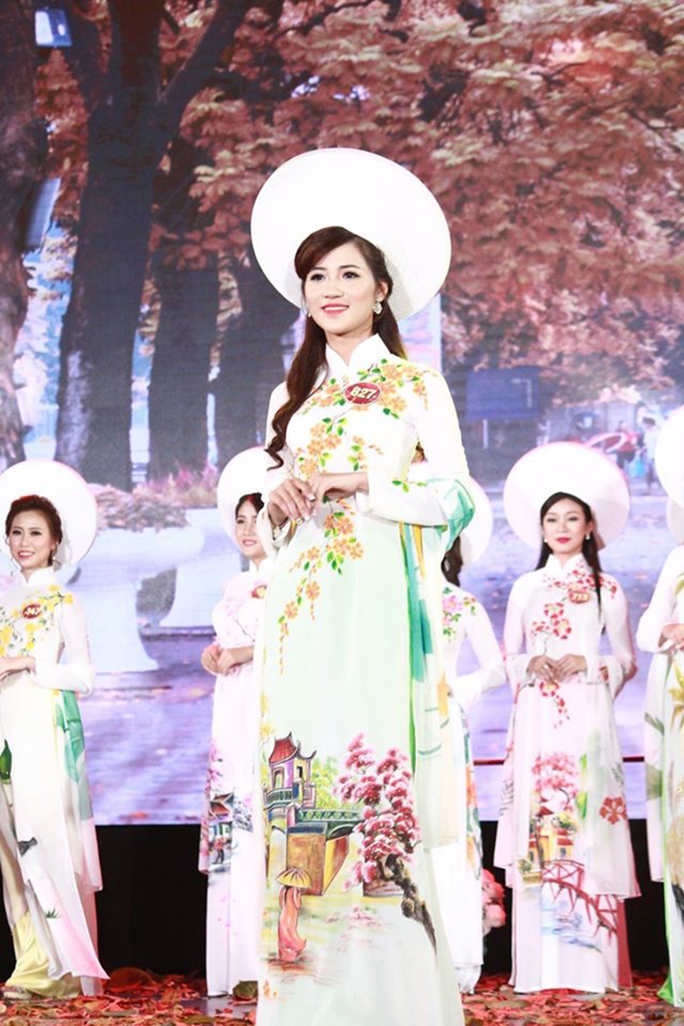 Gặp “cô giáo hot girl” được học trò quý mến - 1 Gặp “cô giáo hot girl” được học trò quý mến - 1