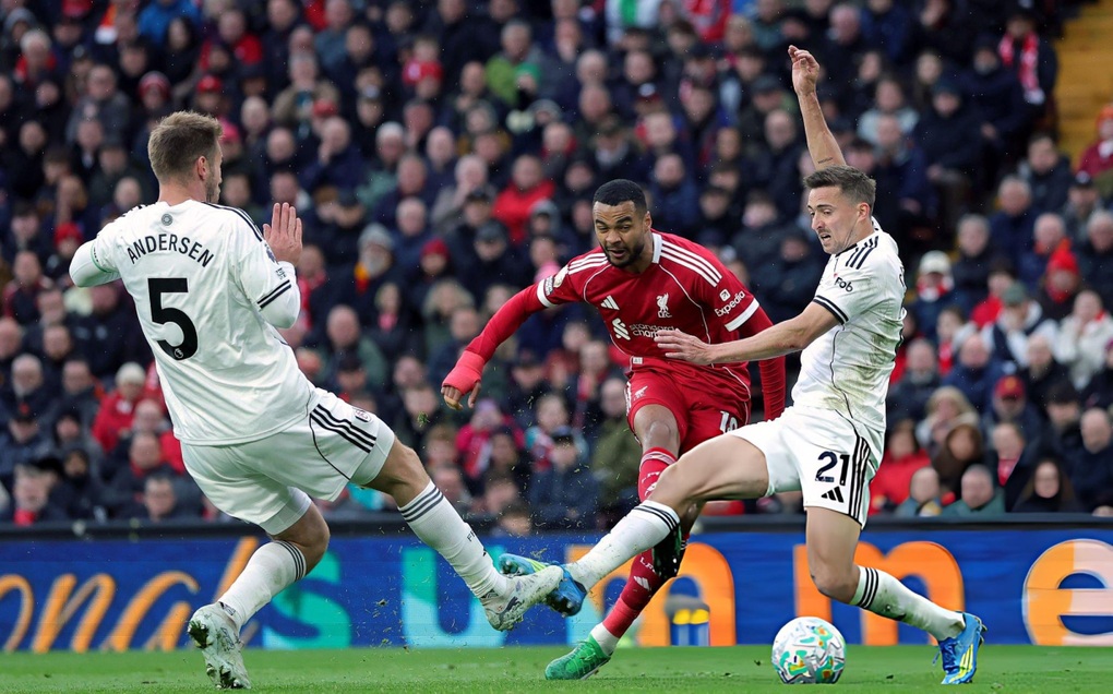 Liverpool chiếm vị trí dự Champions League, gây sức ép lớn lên Chelsea - 1