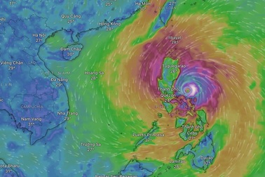 Siêu bão Phượng Hoàng sắp vào Biển Đông