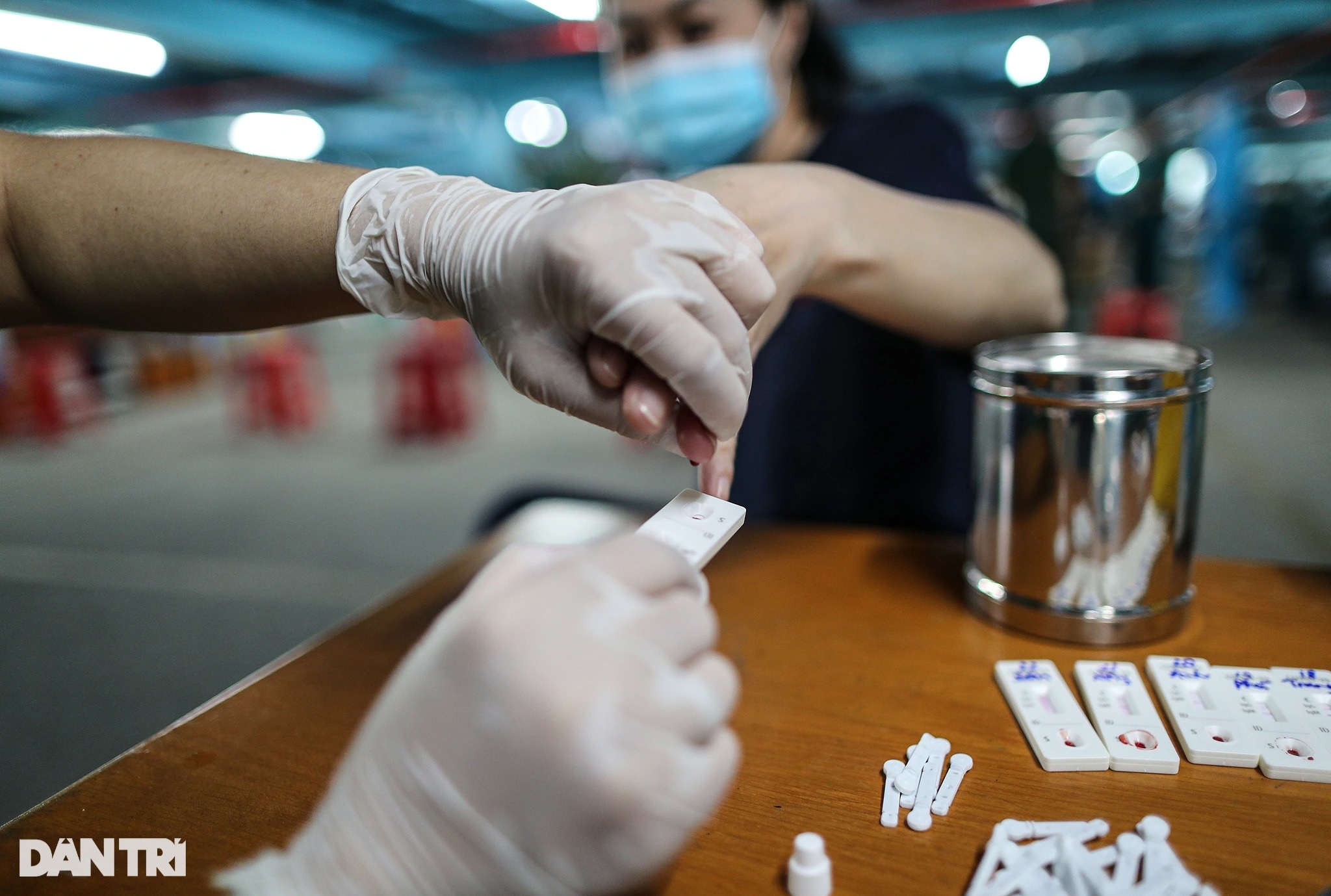 Những mũi vaccine lần 3 đầu tiên được tiêm cho lực lượng tuyến đầu ở TPHCM - 3 Những mũi vaccine lần 3 đầu tiên được tiêm cho lực lượng tuyến đầu ở TPHCM - 3