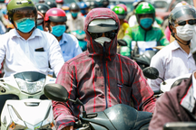 Người dân TPHCM chịu nắng nóng gay gắt đến hết lễ 30/4