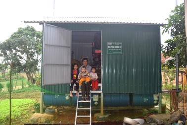 Nhà phao Dân trí - Điểm tựa của người dân vùng "rốn lũ"