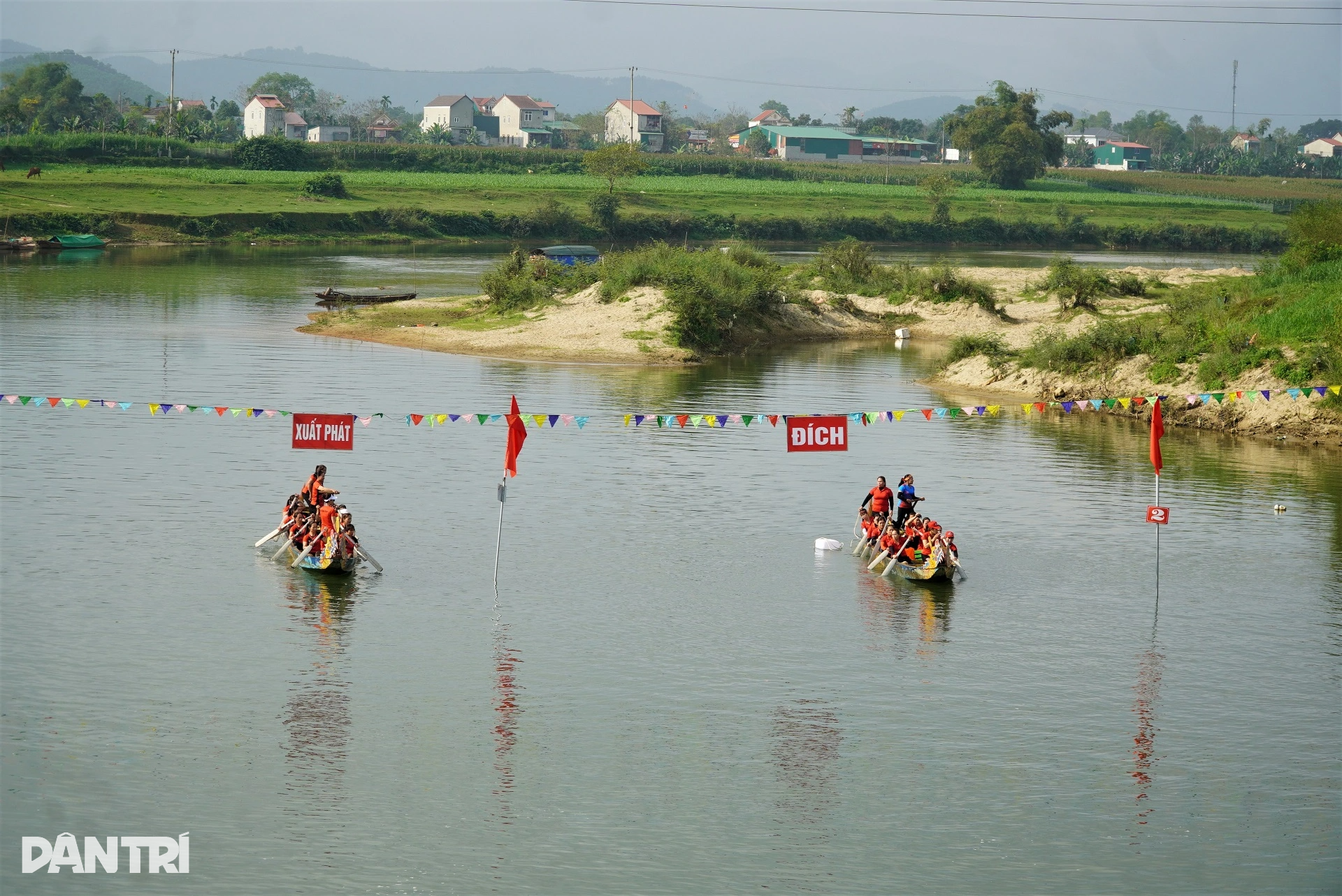 Cụ bà 70 tóc bạc trắng đua thuyền rồng, hàng loạt đối thủ chào thua - 2 Cụ bà 70 tóc bạc trắng đua thuyền rồng, hàng loạt đối thủ chào thua - 2