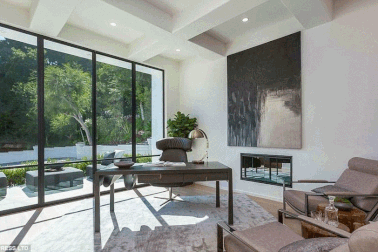 Ngắm dinh thự xa hoa của sao phim "Những bà nội trợ kiểu Mỹ"