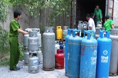 Đánh sập đường dây buôn bán gas lậu cực lớn