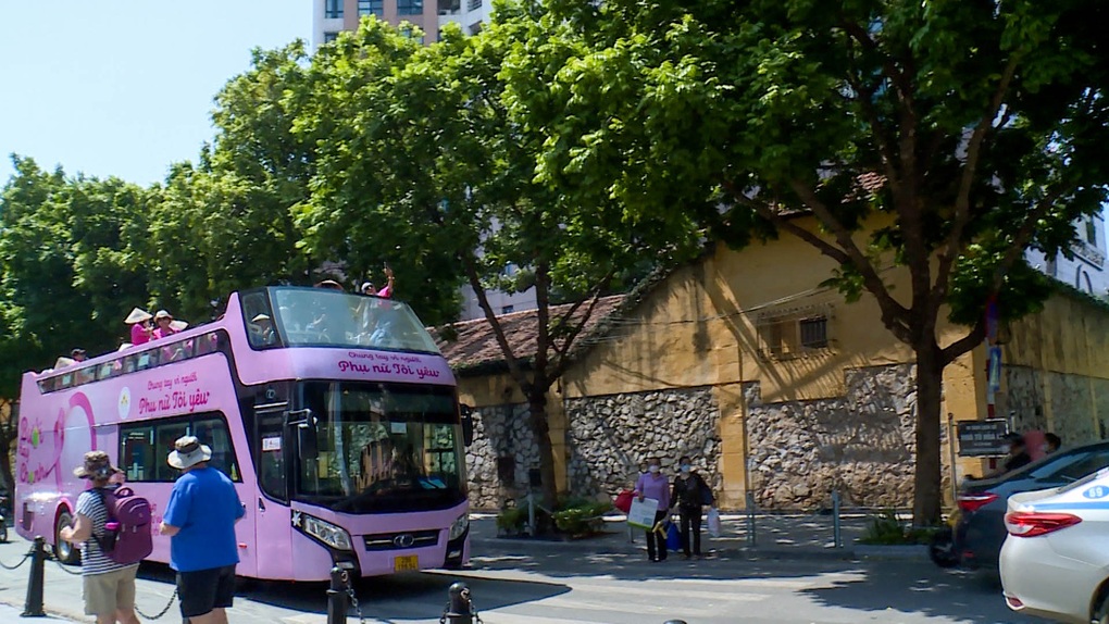 Cùng nơ hồng xuống phố, chị em lan tỏa thông điệp phòng ung thư vú - 3 Cùng nơ hồng xuống phố, chị em lan tỏa thông điệp phòng ung thư vú - 3