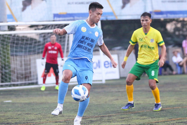 Nhiều cựu cầu thủ chuyên nghiệp tham dự giải bóng đá phong trào ở TPHCM