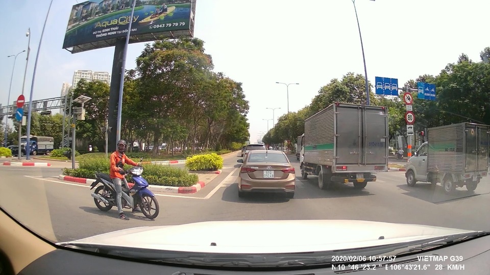 Ra đường như ra trận – nỗi khổ của tài xế Việt - 2 Ra đường như ra trận – nỗi khổ của tài xế Việt - 2