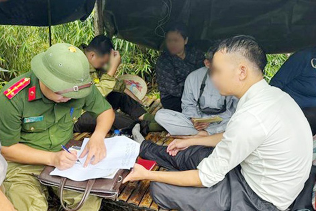 Phát hiện nhóm người cúng bái trái phép tại miếu làng ở Quảng Ninh - 1