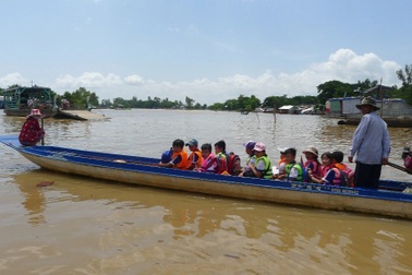 Khó học trực tuyến: Học sinh vùng sâu, hải đảo tự học ở nhà, theo nhóm