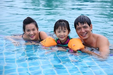 Hình ảnh hạnh phúc của gia đình Bình Minh