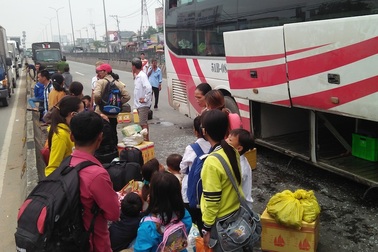 Xe khách đâm liên tiếp 3 phương tiện, hành khách la hét hoảng loạn