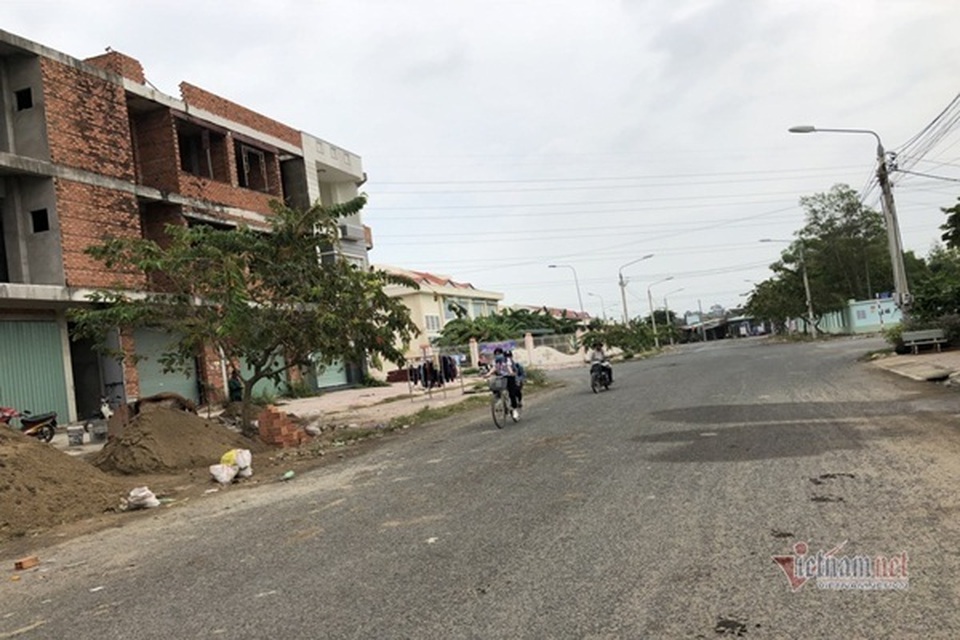 Cuối năm, nhiều người ùn ùn lao vào cơn sốt đất khó hiểu ở Nhơn Trạch - 2 Cuối năm, nhiều người ùn ùn lao vào cơn sốt đất khó hiểu ở Nhơn Trạch - 2