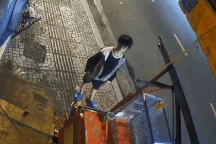 Hoàn cảnh bé trai giấu điện thoại giúp chủ tiệm bánh tiêu ở TPHCM